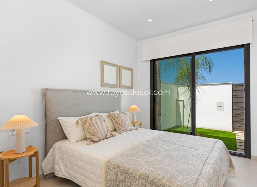 3 chambre Villa/Maison à vendre à Los Alcazares avec piscine - 499 900 € (Ref: 9506981)