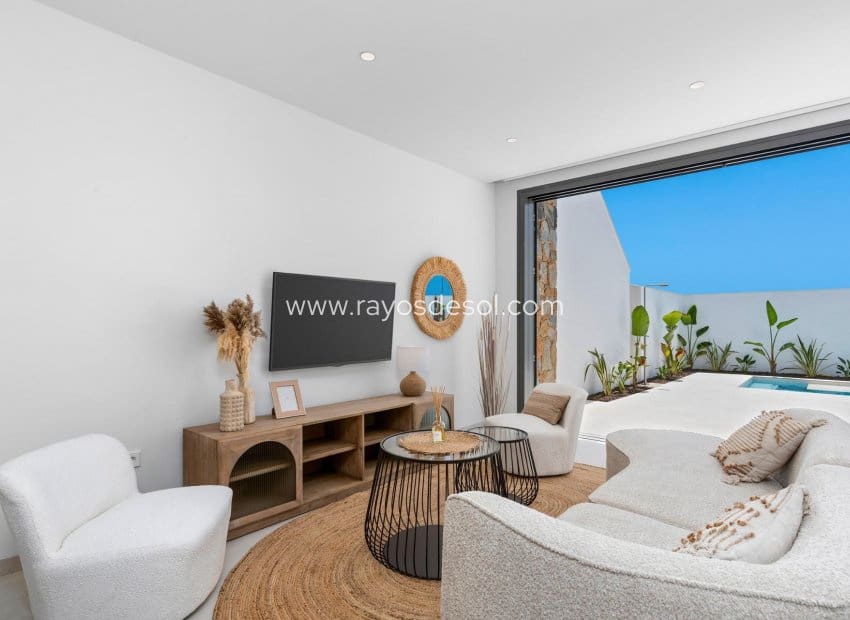 3 chambre Villa/Maison à vendre à Los Alcazares avec piscine - 499 900 € (Ref: 9506981)