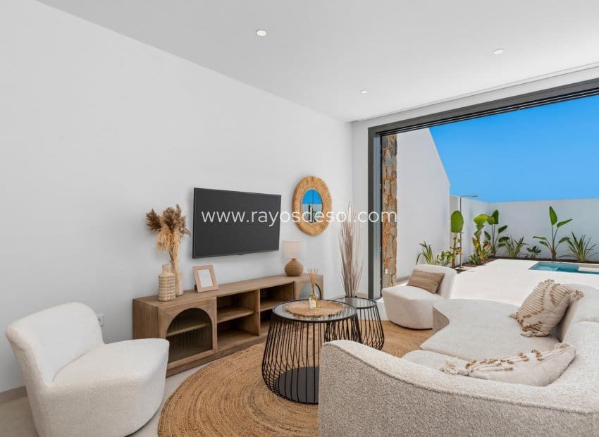 3 chambre Villa/Maison à vendre à Los Alcazares avec piscine - 499 900 € (Ref: 9506981)