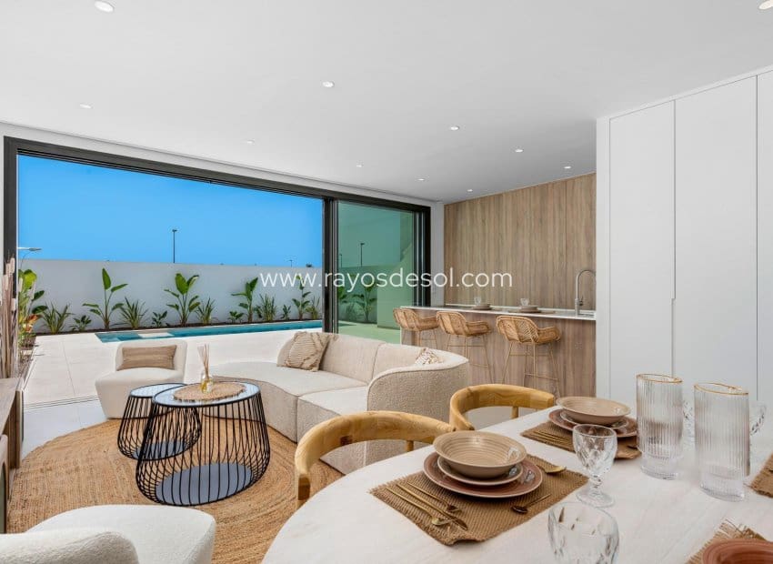 3 chambre Villa/Maison à vendre à Los Alcazares avec piscine - 499 900 € (Ref: 9506981)