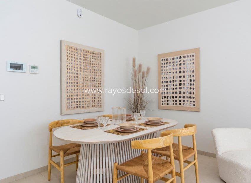 3 chambre Villa/Maison à vendre à Los Alcazares avec piscine - 499 900 € (Ref: 9506981)