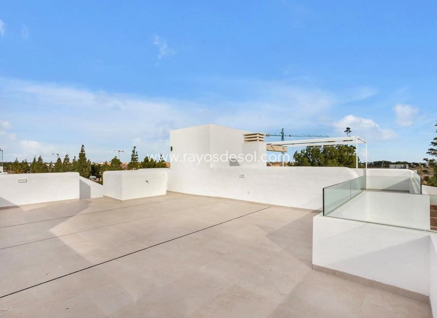 3 bedroom Apartment for sale in Los Alcazares with pool - € 439,900 (Ref: 9530907)