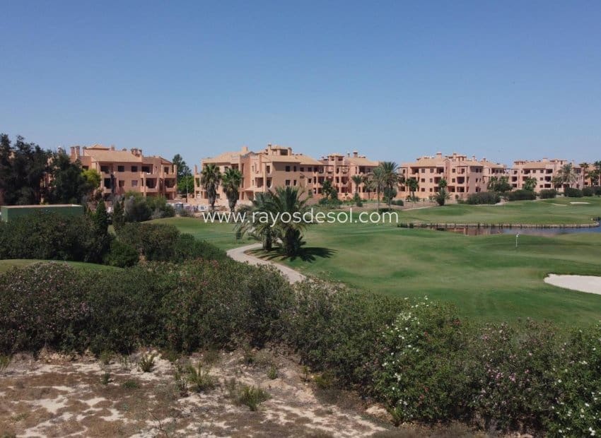 3 soveværelse Lejlighed til salg i Los Alcazares med swimmingpool - € 359.900 (Ref: 9530908)