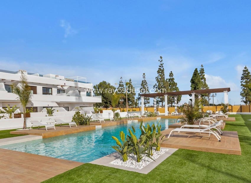 3 bedroom Apartment for sale in Los Alcazares with pool - € 359,900 (Ref: 9530908)