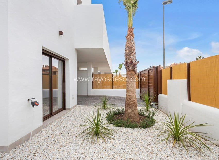 3 bedroom Apartment for sale in Los Alcazares with pool - € 359,900 (Ref: 9530908)