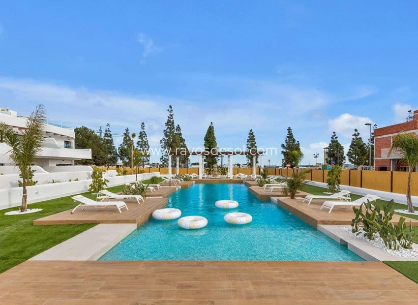 3 bedroom Apartment for sale in Los Alcazares with pool - € 359,900 (Ref: 9530908)