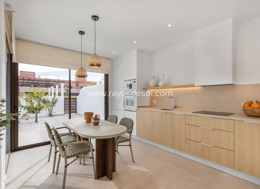 3 soveværelse Lejlighed til salg i Los Alcazares med swimmingpool - € 379.900 (Ref: 9530908)