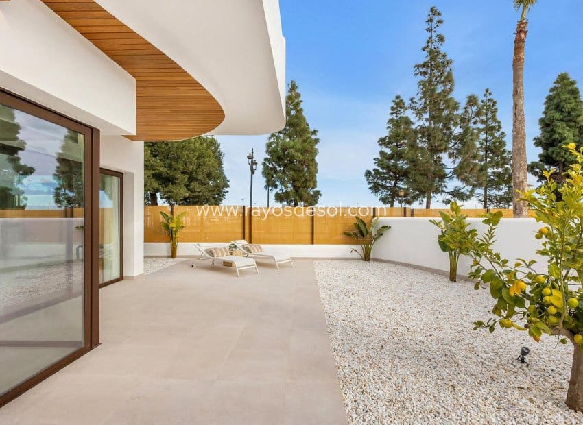 3 soveværelse Lejlighed til salg i Los Alcazares med swimmingpool - € 379.900 (Ref: 9530908)