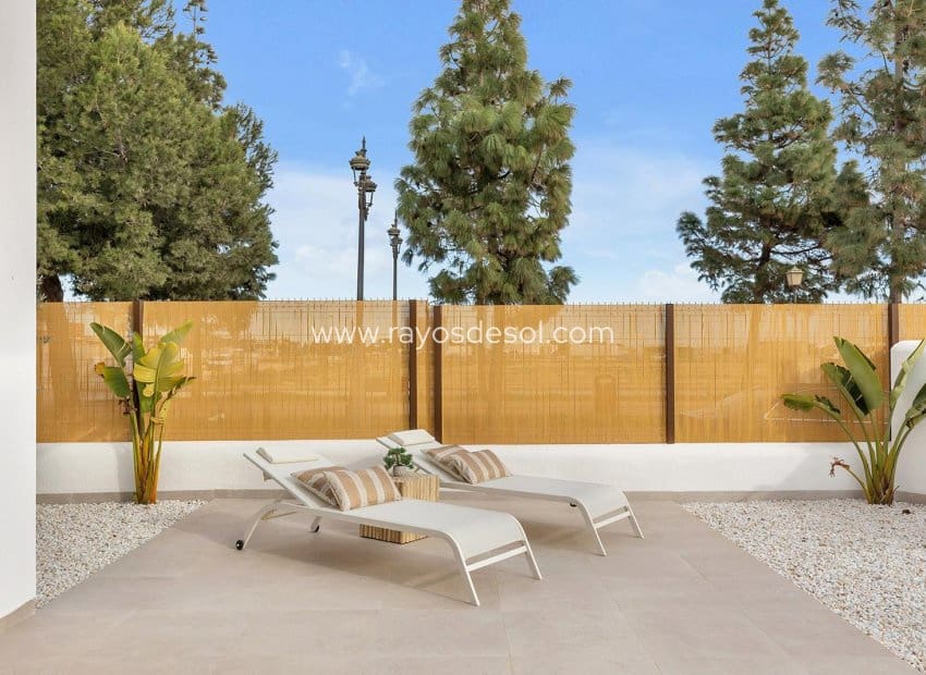 3 soveværelse Lejlighed til salg i Los Alcazares med swimmingpool - € 379.900 (Ref: 9530908)