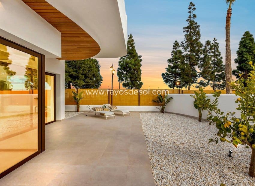 3 soveværelse Lejlighed til salg i Los Alcazares med swimmingpool - € 379.900 (Ref: 9530908)