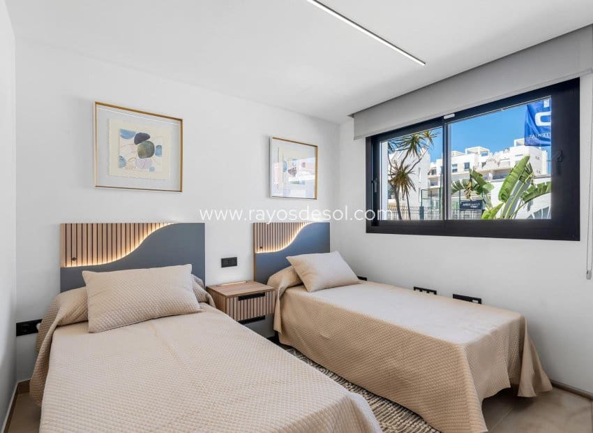 Ático de 2 habitaciones en El Raso en venta con piscina - 249.000 € (Ref: 9530911)