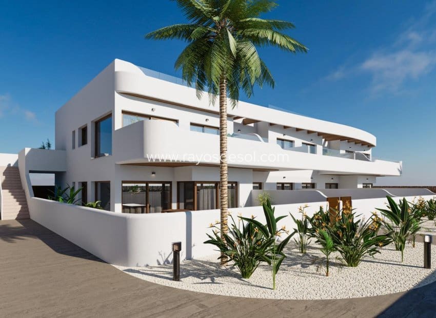 3 soveværelse Penthouse til salg i Los Alcazares med swimmingpool - € 399.900 (Ref: 9530918)