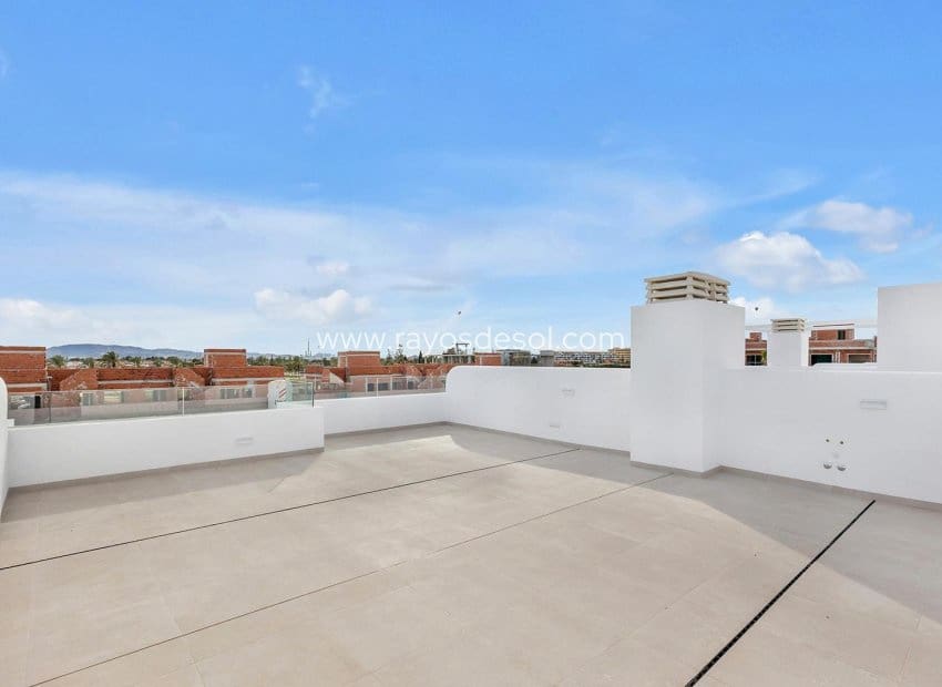 3 bedroom Penthouse for sale in Los Alcazares with pool - € 399,900 (Ref: 9530918)