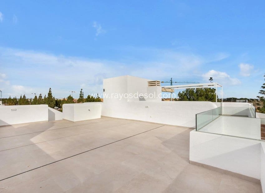 3 bedroom Penthouse for sale in Los Alcazares with pool - € 399,900 (Ref: 9530918)