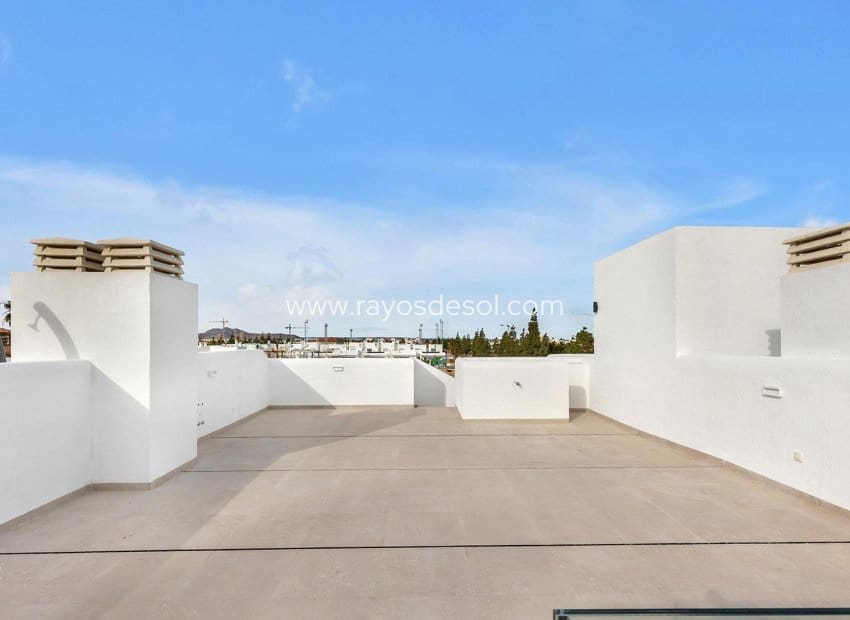 3 bedroom Penthouse for sale in Los Alcazares with pool - € 399,900 (Ref: 9530918)