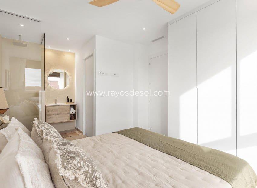 Ático de 3 habitaciones en Los Alcázares en venta con piscina - 459.900 € (Ref: 9530918)