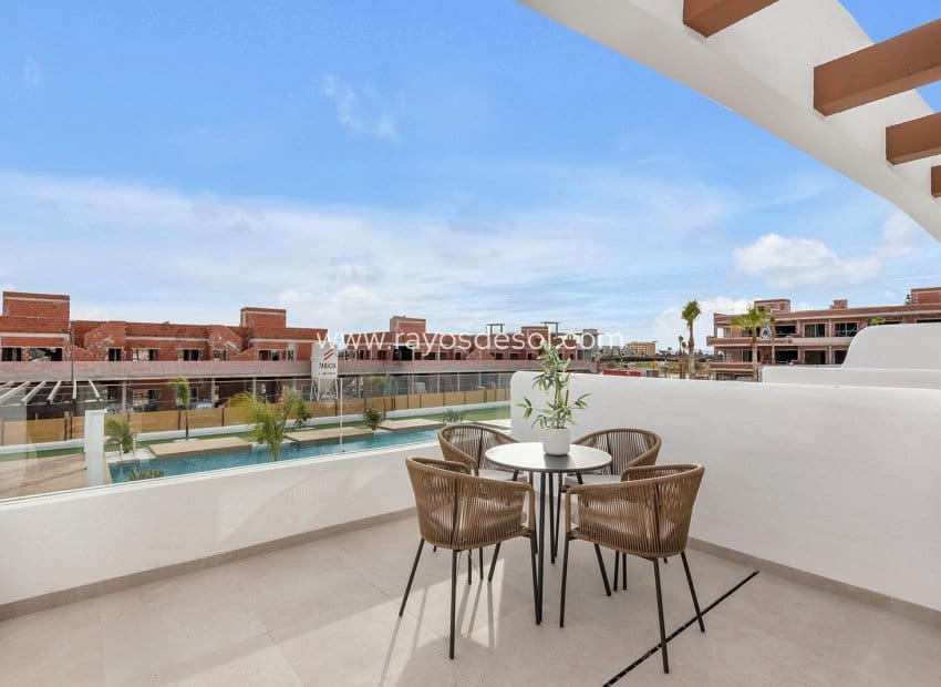 Ático de 3 habitaciones en Los Alcázares en venta con piscina - 459.900 € (Ref: 9530918)