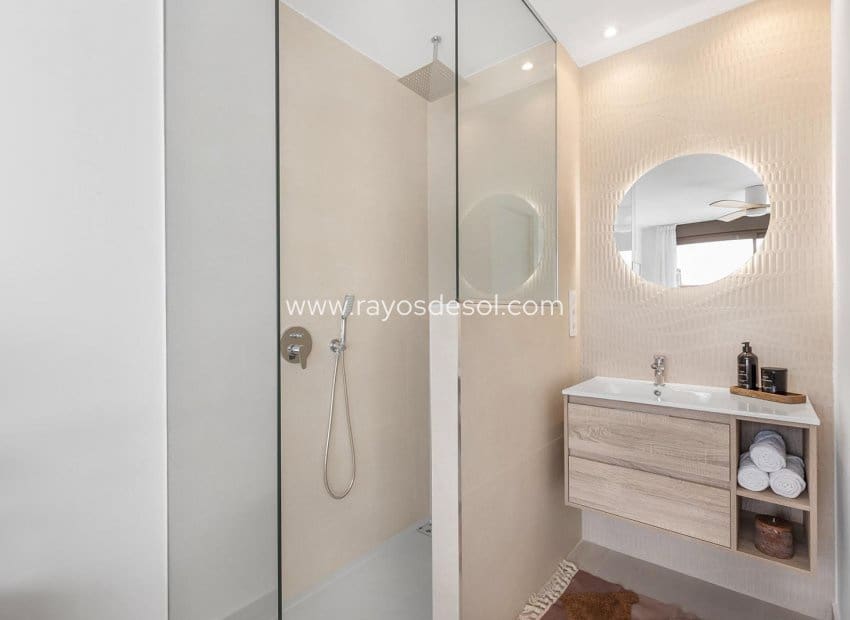 Ático de 3 habitaciones en Los Alcázares en venta con piscina - 459.900 € (Ref: 9530918)