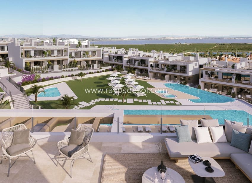 2 Zimmer Apartment zu verkaufen in Torrevieja mit Pool - 296.000 € (Ref: 9562246)