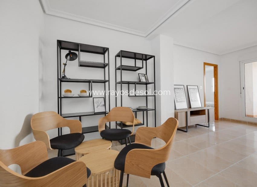 2 Zimmer Apartment zu verkaufen in San Fulgencio mit Pool - 148.000 € (Ref: 9602723)