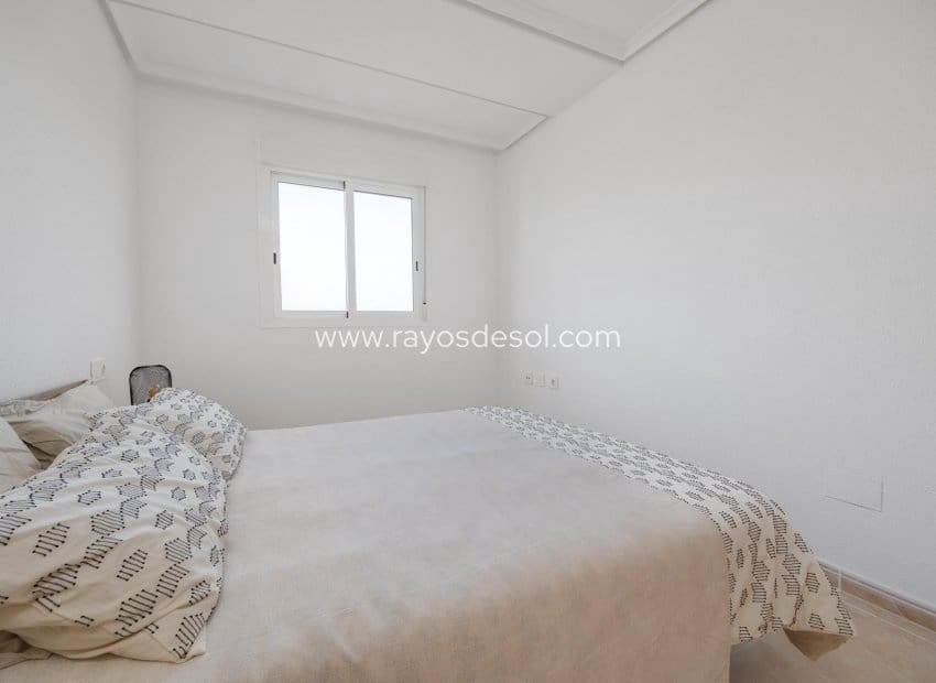 2 Zimmer Apartment zu verkaufen in San Fulgencio mit Pool - 148.000 € (Ref: 9602723)