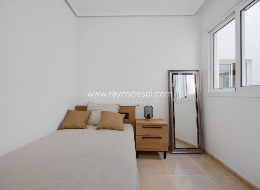 2 Zimmer Apartment zu verkaufen in San Fulgencio mit Pool - 148.000 € (Ref: 9602723)