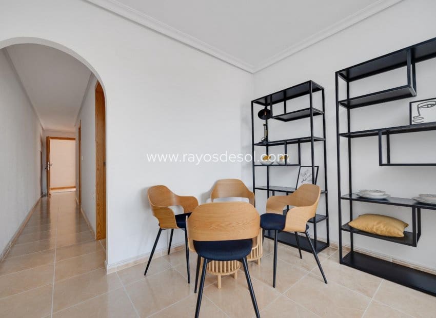 2 Zimmer Apartment zu verkaufen in San Fulgencio mit Pool - 148.000 € (Ref: 9602723)
