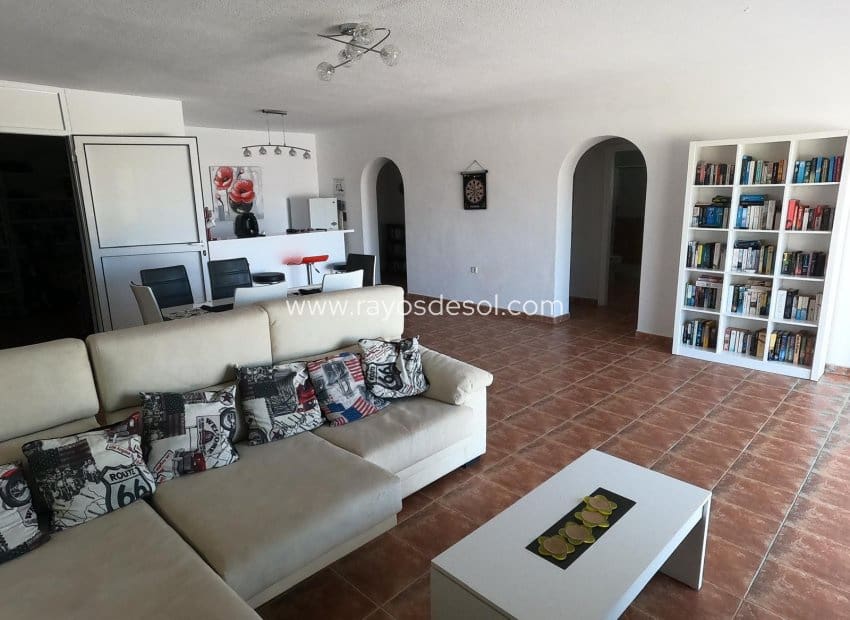 4 bedroom Villa for sale in Algorfa with pool - € 499,500 (Ref: 9660763)