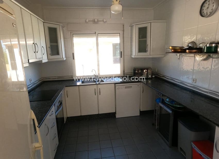 4 bedroom Villa for sale in Algorfa with pool - € 499,500 (Ref: 9660763)
