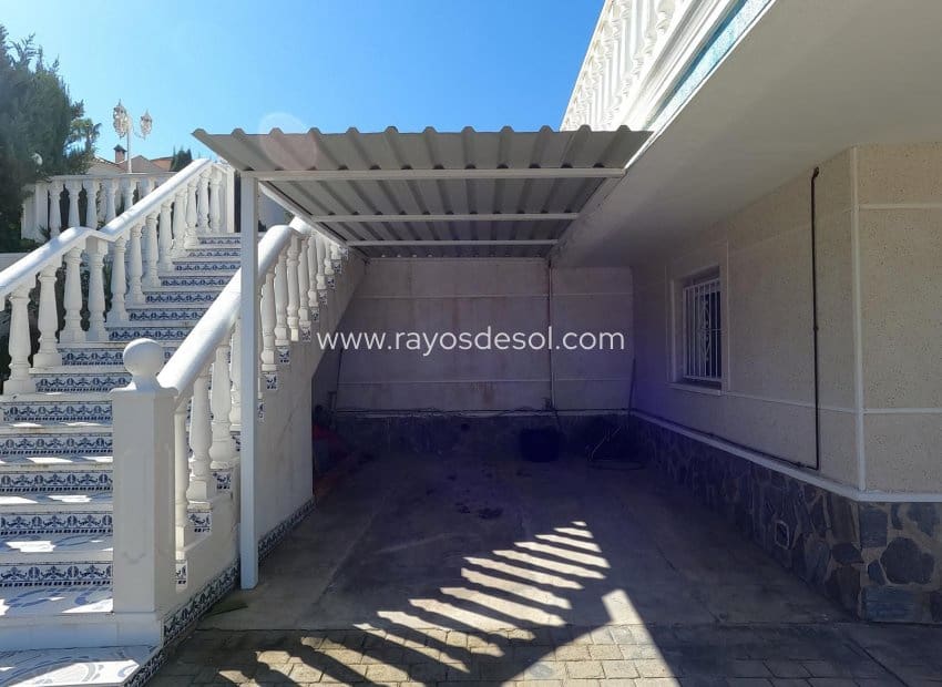 4 bedroom Villa for sale in Algorfa with pool - € 499,500 (Ref: 9660763)