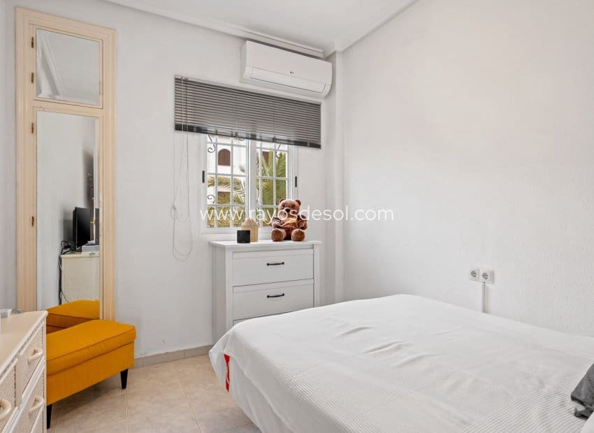 Apartamento de 2 habitaciones en Rojales en venta con piscina - 155.000 € (Ref: 9665594)