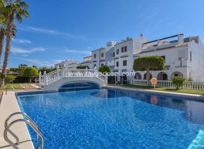 Apartamento de 2 habitaciones en Rojales en venta con piscina - 155.000 € (Ref: 9665594)