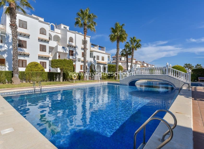 Apartamento de 2 habitaciones en Rojales en venta con piscina - 155.000 € (Ref: 9665594)