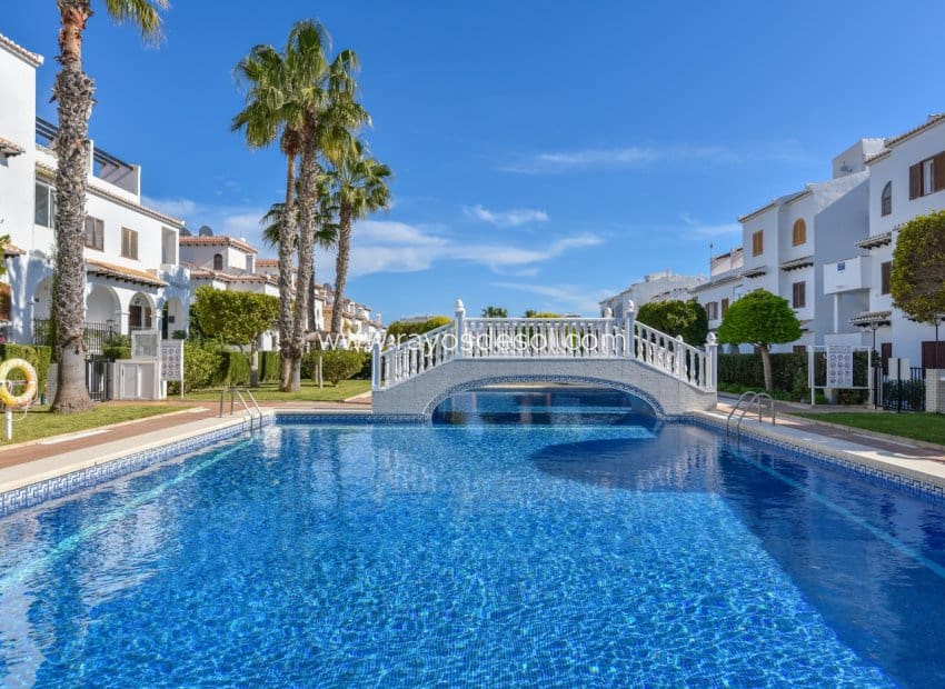 Apartamento de 2 habitaciones en Rojales en venta con piscina - 155.000 € (Ref: 9665594)