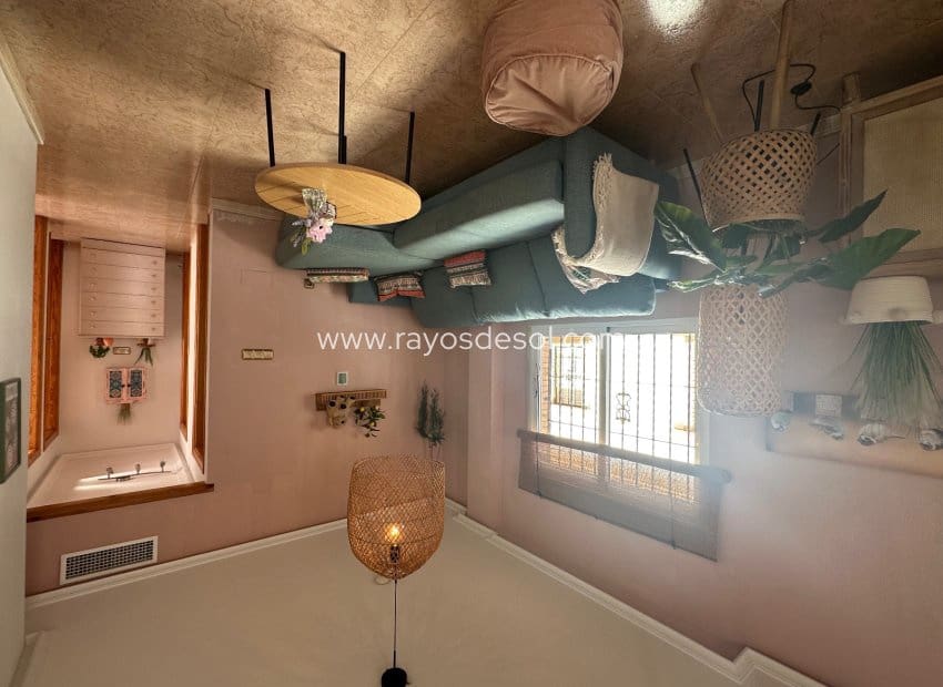 Chalet de 3 habitaciones en El Raso en venta con piscina - 220.000 € (Ref: 9674583)