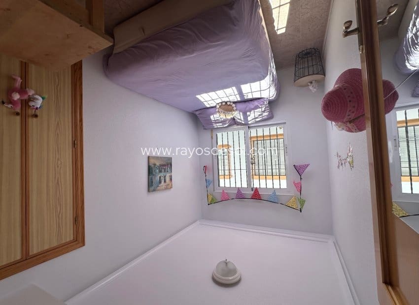 Chalet de 3 habitaciones en El Raso en venta con piscina - 220.000 € (Ref: 9674583)