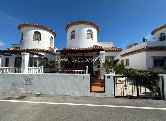 Chalet de 3 habitaciones en El Raso, Guardamar del Segura en venta con piscina - 220.000 € (Ref: 9674583)