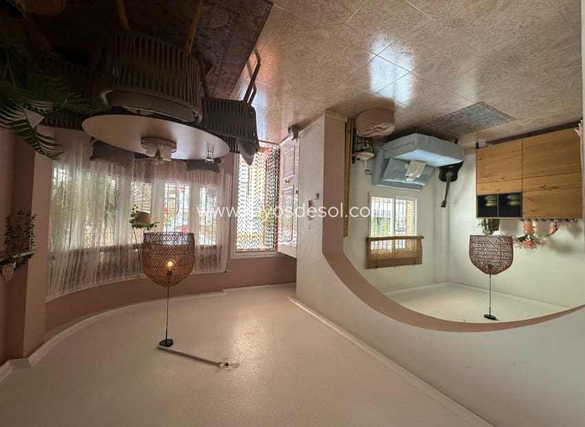 Chalet de 3 habitaciones en El Raso en venta con piscina - 220.000 € (Ref: 9674583)