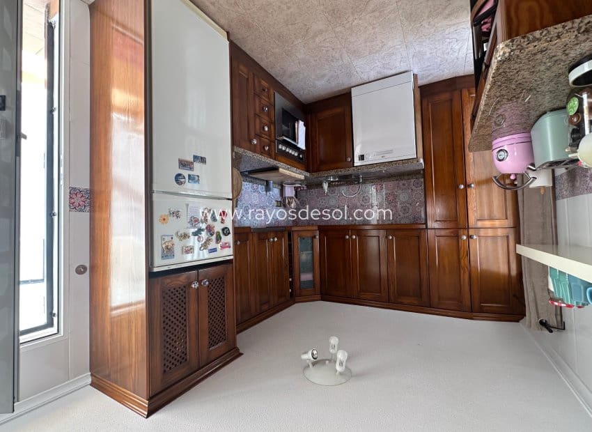 Chalet de 3 habitaciones en El Raso en venta con piscina - 220.000 € (Ref: 9674583)