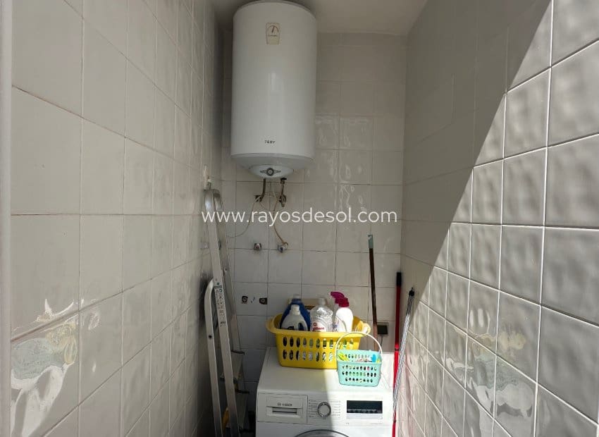 Chalet de 3 habitaciones en El Raso en venta con piscina - 220.000 € (Ref: 9674583)