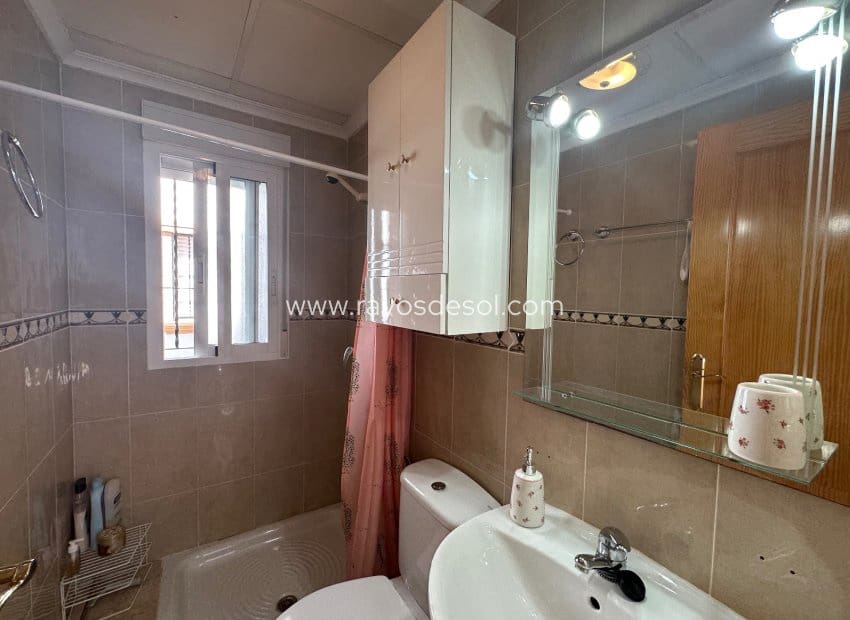 Chalet de 3 habitaciones en El Raso en venta con piscina - 220.000 € (Ref: 9674583)