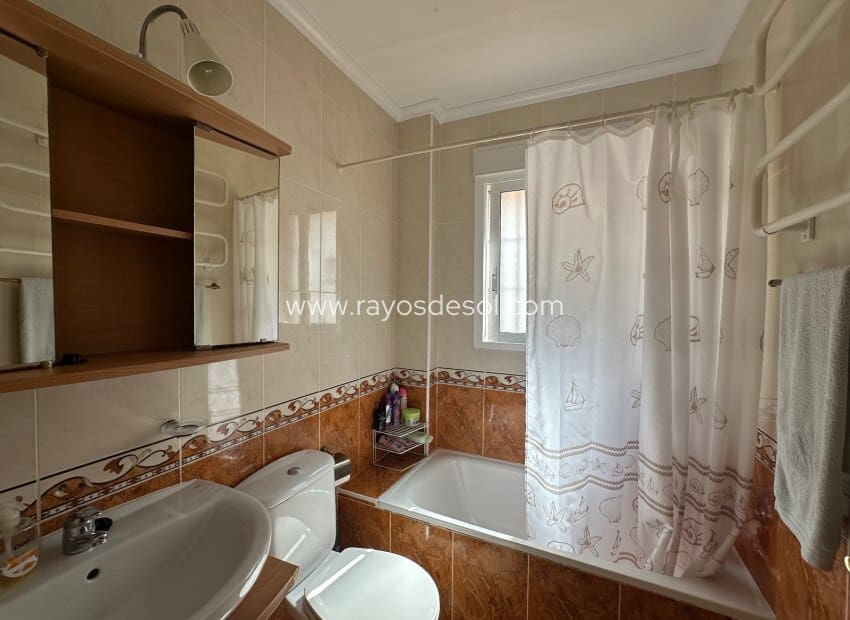 Chalet de 3 habitaciones en El Raso en venta con piscina - 220.000 € (Ref: 9674583)