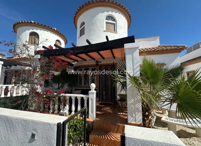 Chalet de 3 habitaciones en El Raso, Guardamar del Segura en venta con piscina - 220.000 € (Ref: 9674583)