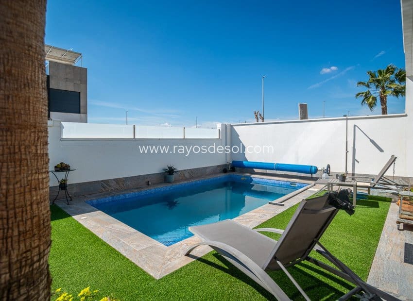 3 soveværelse Villa til salg i Pilar de la Horadada - € 450.000 (Ref: 9687563)