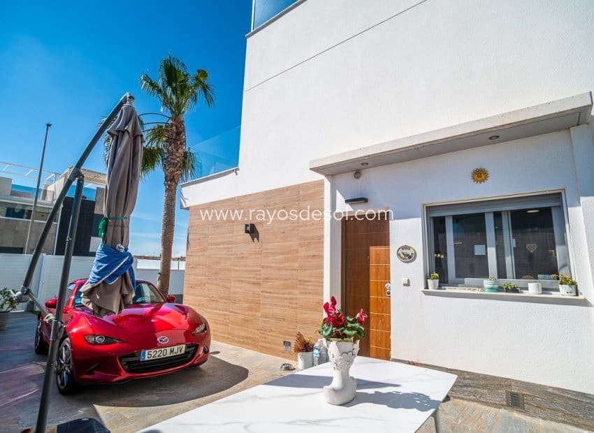 3 soveværelse Villa til salg i Pilar de la Horadada - € 450.000 (Ref: 9687563)