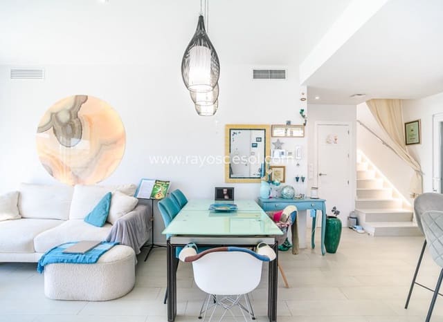 Chalet de 3 habitaciones en Pilar de la Horadada en venta - 450.000 € (Ref: 9687563)