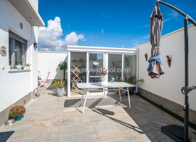 Chalet de 3 habitaciones en Pilar de la Horadada en venta - 450.000 € (Ref: 9687563)