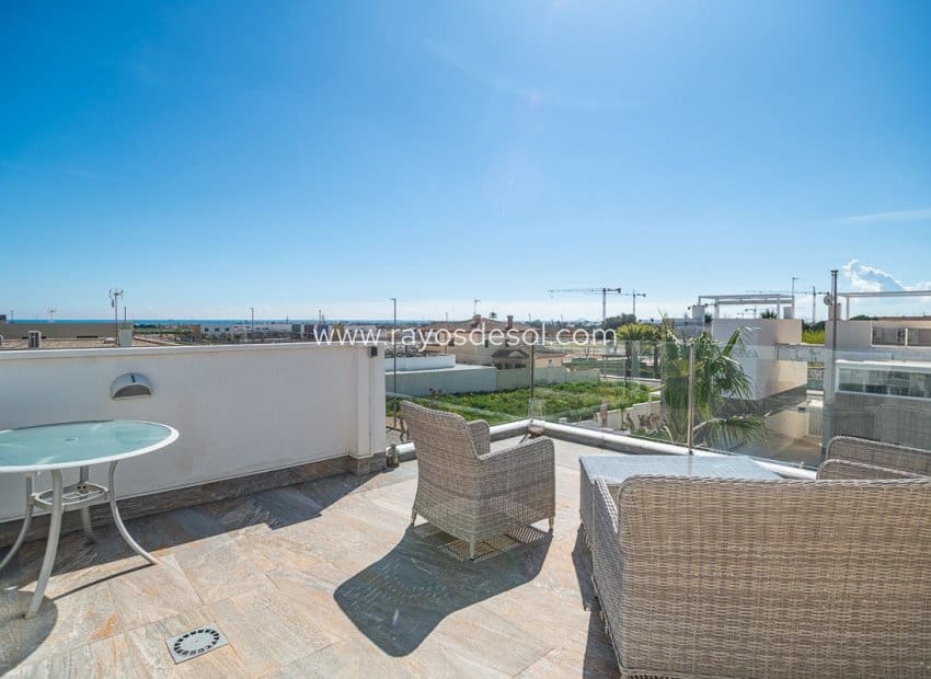 3 bedroom Villa for sale in Pilar de la Horadada - € 450,000 (Ref: 9687563)