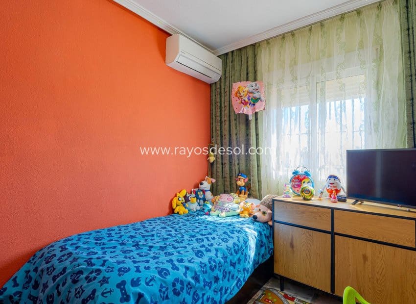 2 soveværelse Rækkehus til salg i Punta Prima med swimmingpool - € 269.000 (Ref: 9691498)