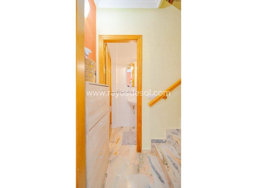 2 soveværelse Rækkehus til salg i Punta Prima med swimmingpool - € 269.000 (Ref: 9691498)